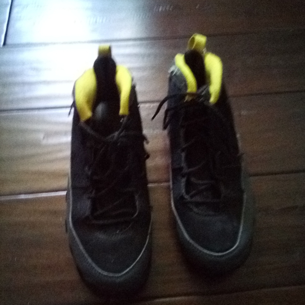 Black & Yellow Pre-owned Jordans